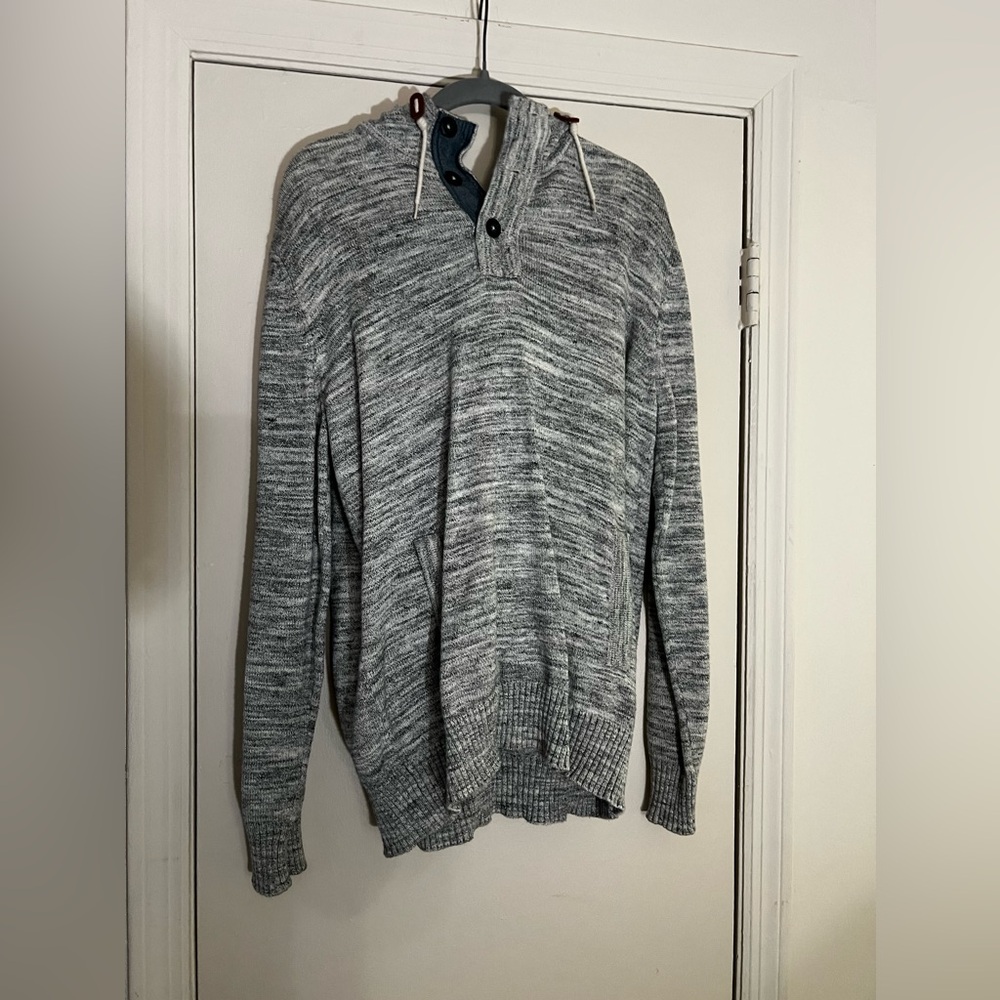 Heather Grey sweatshirt
Size Large